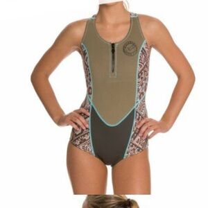 Billabong 2MM Shorty Jane Spring
Suit One piece
